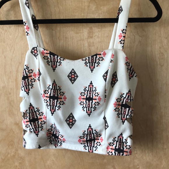 Aztec crop, with cut outs on the side - Picture 1 of 4